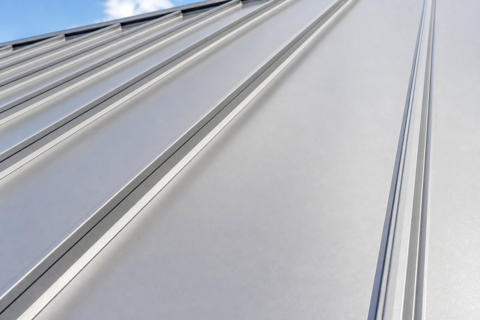 Aluminium-Dacheindeckung Nahaufnahme – Peikert Handwerk Groß-Bieberau