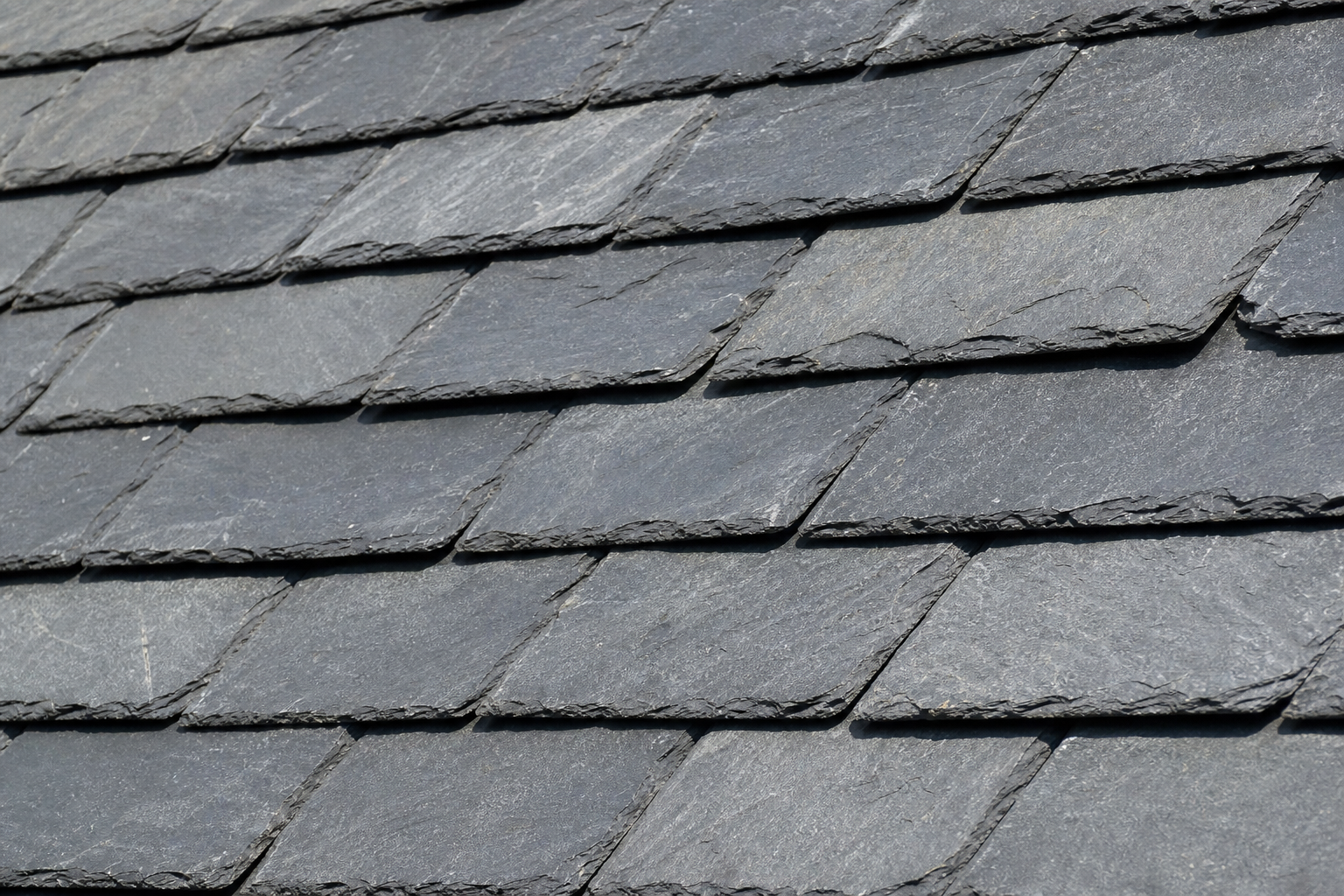 Naturschiefer Nahaufnahme – Schieferdach Peikert Handwerk Groß-Bieberau