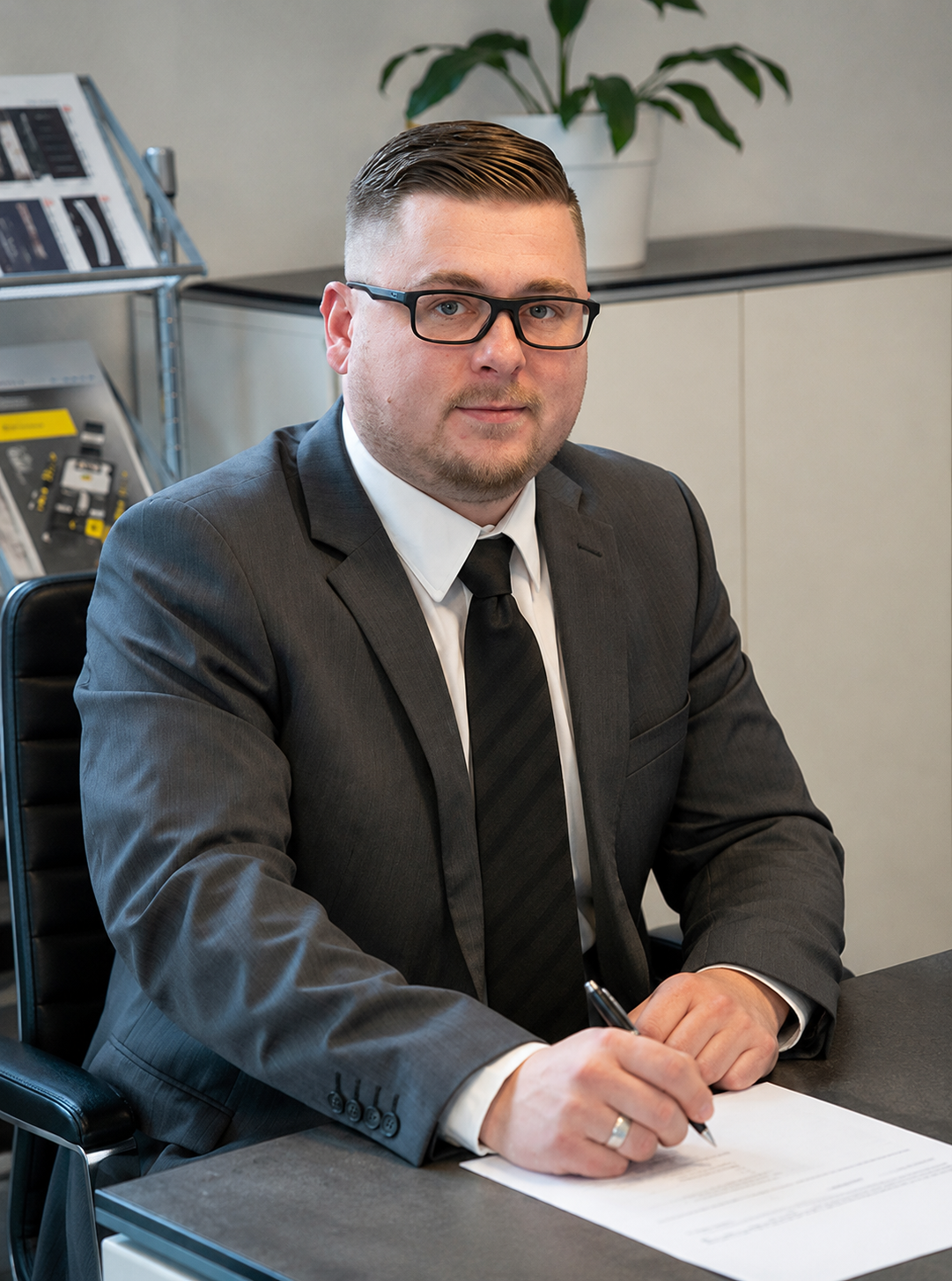 Damian Peikert, Experte für Raumausstattung – Peikert Handwerk Groß-Bieberau